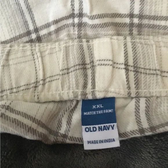 🆕🆕🆕➡️🖤🤍🖤WOMENS NWT GRAY /  WHITE PLAID PAJAMA SHORTS / NEW WITH TAGS - Picture 2 of 6